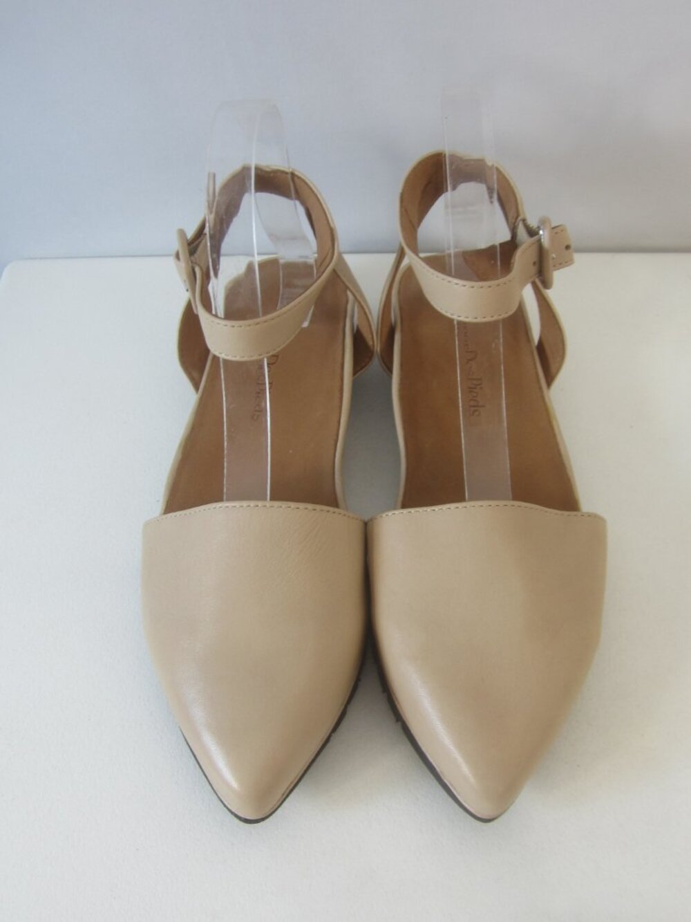 NEW L’AMOUR DES PIEDS Women 8 Beige Leather Point Toe Flats Ankle Strap Shoes